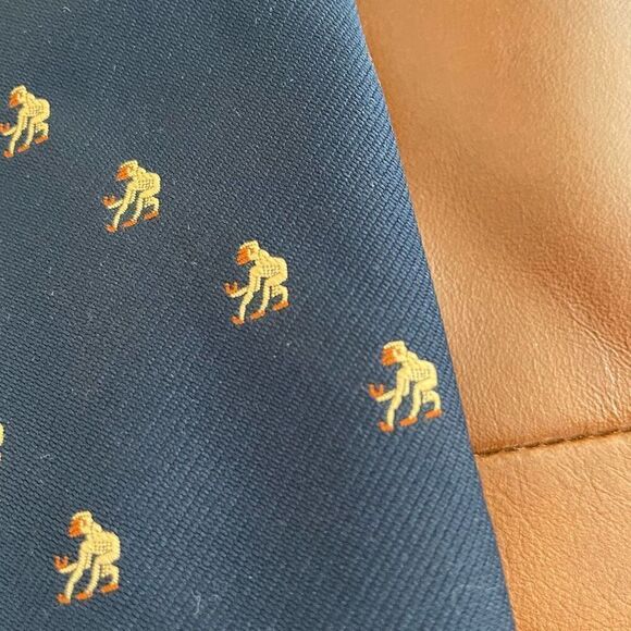 Vintage The Bagpiper Monkey Critter Print Dark Blue Neck Tie - Picture 3 of 6